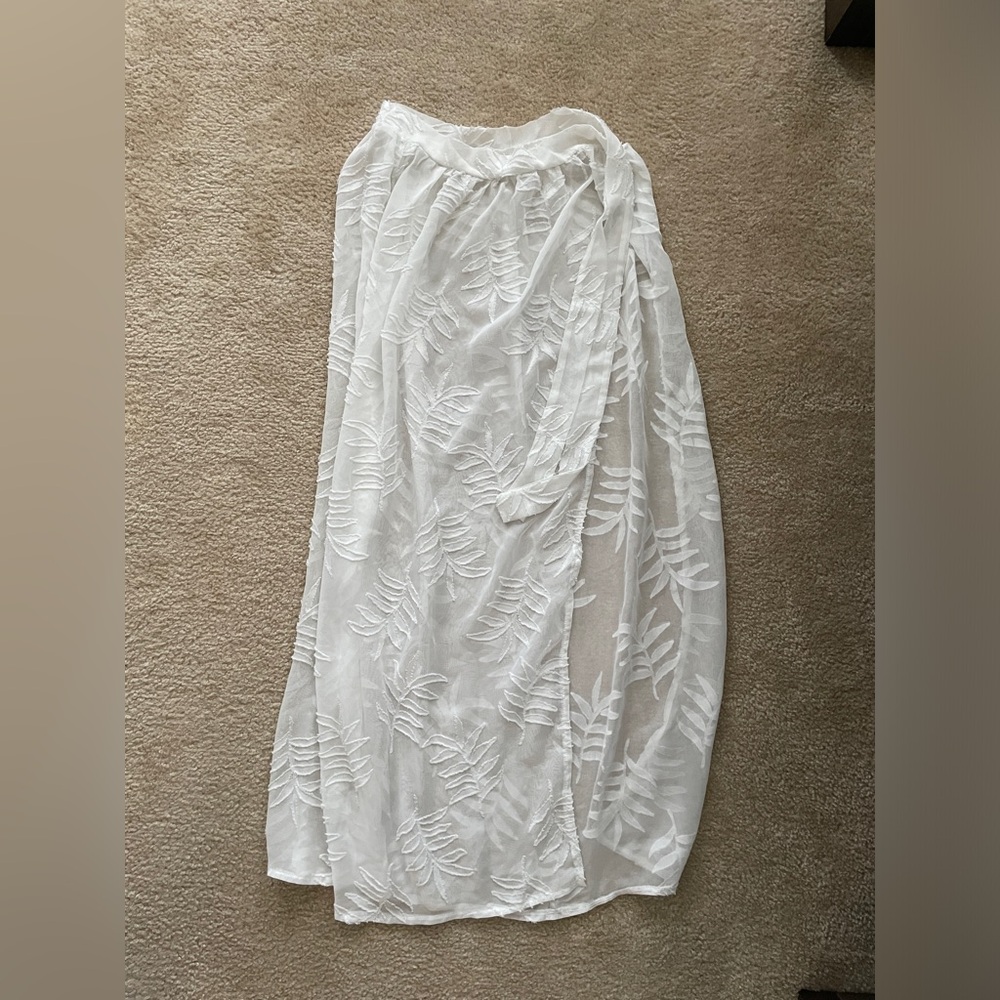 Leaf Pattern White Long Swim Wrap